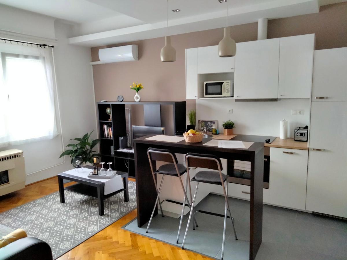 Apartment Ip Twenty *